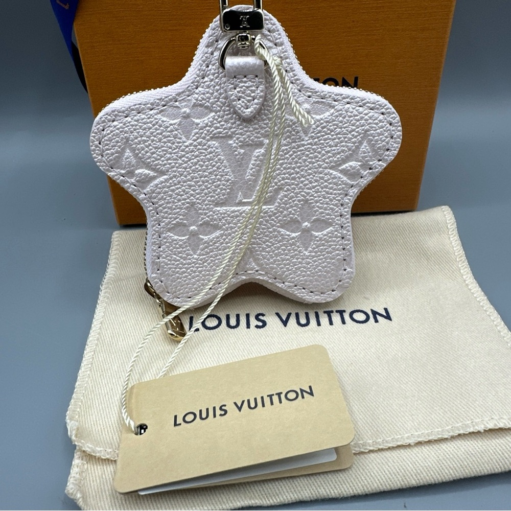 Louis Vuitton Spark Coin purse SNOWY PEARL. - Picture 7 of 7